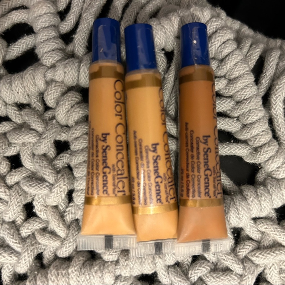 Senegence concealer, new sealed.